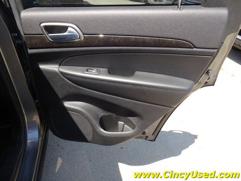 Used 2013 Jeep Grand Cherokee Laredo AWD/4WD image 35