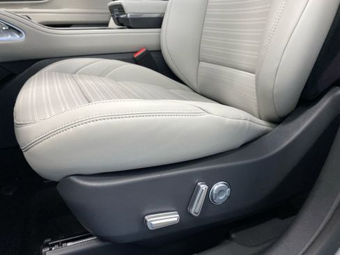 Used 2026 Lincoln Nautilus Reserve image 16