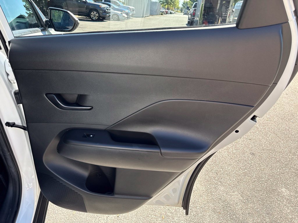 Used 2025 Hyundai Kona SEL AWD/4WD image 37