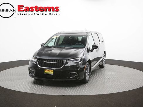 Used 2023 Chrysler Pacifica Touring-L FWD image 56