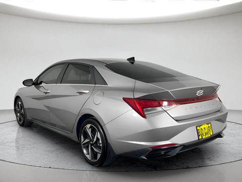 Certified 2023 Hyundai Elantra Limited FWD image 5