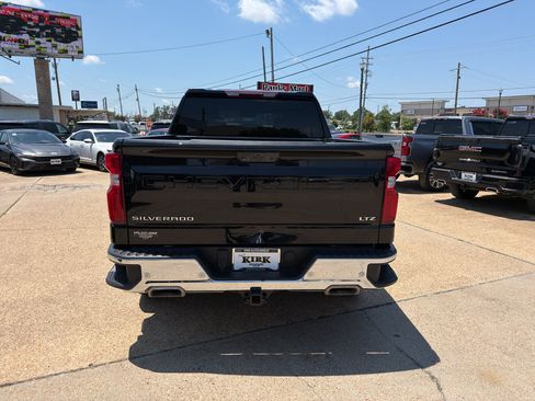 Used 2023 Chevrolet Silverado 1500 LTZ w/ Z71 Off-Road Package AWD/4WD image 4