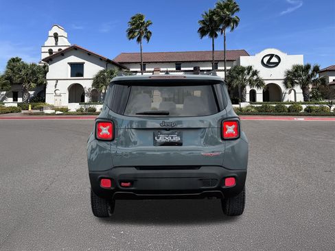 Used 2016 Jeep Renegade Trailhawk w/ Premium Trailhawk Package AWD/4WD image 3