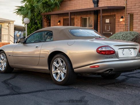 Used 2000 Jaguar XK8 Convertible RWD image 16