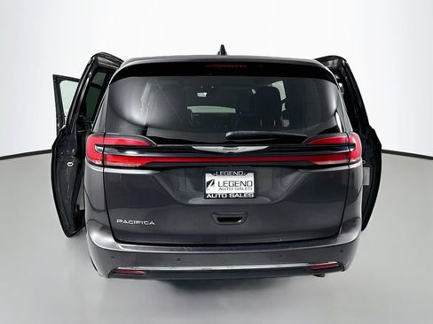 Used 2023 Chrysler Pacifica Touring-L FWD image 23