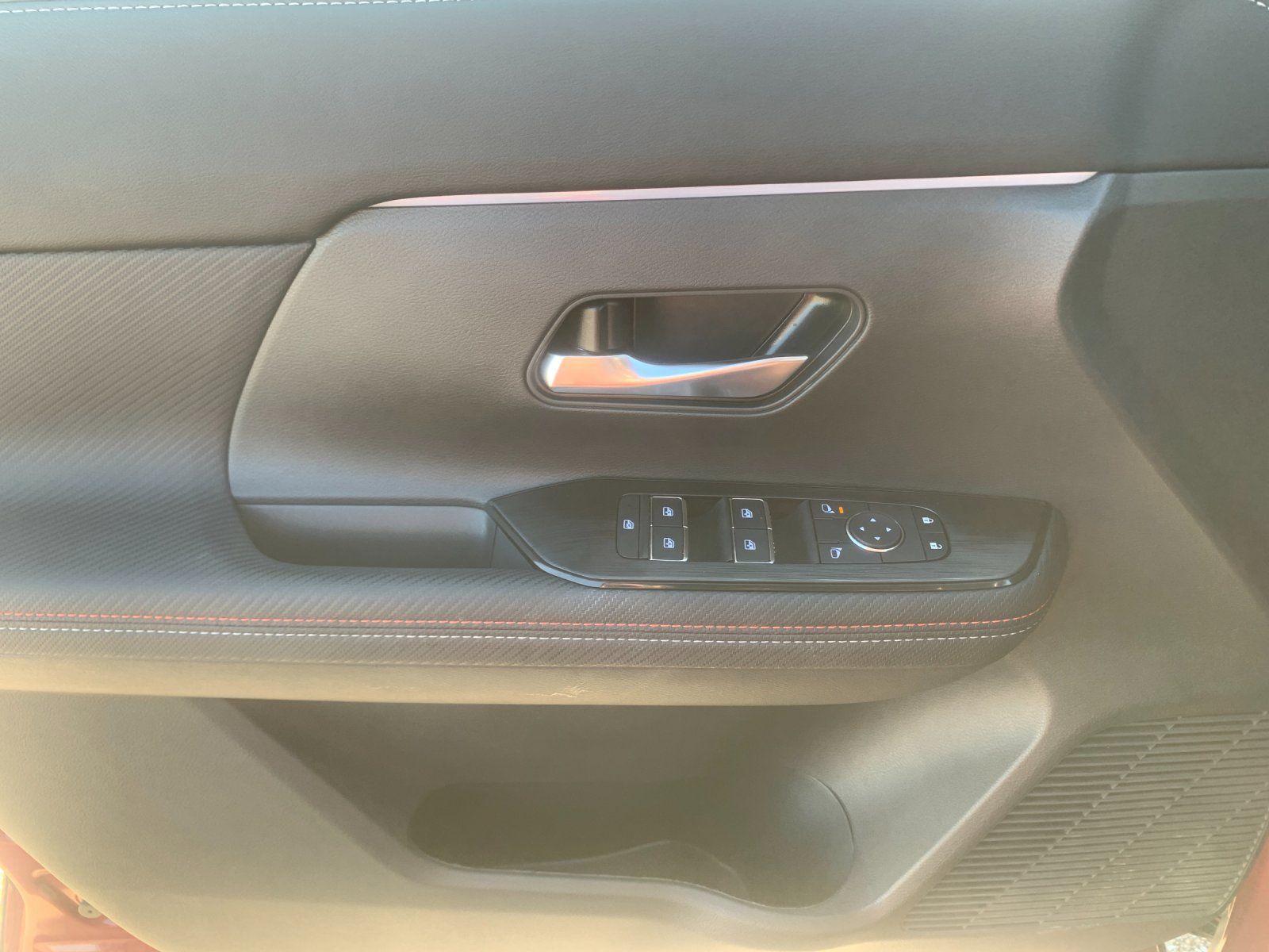 Used 2026 Nissan Kicks SR FWD image 13