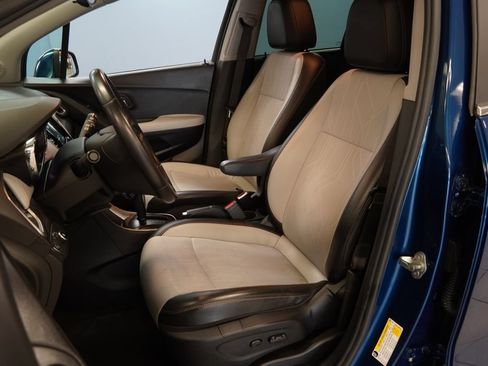 Used 2019 Chevrolet Trax LT w/ LT Convenience Package AWD/4WD image 3