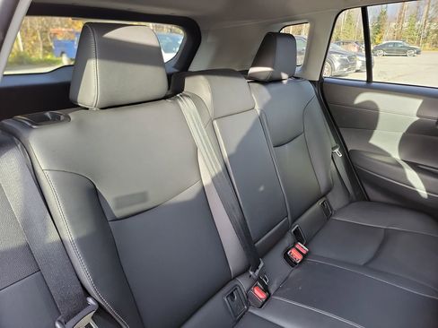 Used 2023 Toyota Corolla Cross XLE image 20