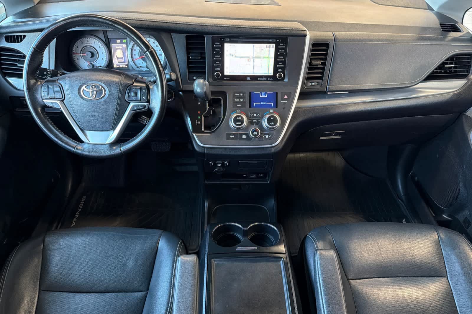 Used 2020 Toyota Sienna SE Premium AWD/4WD image 3
