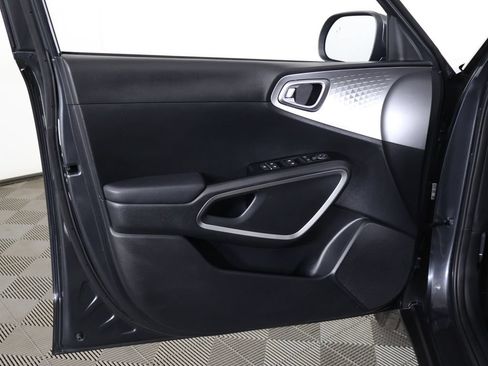 Used 2023 Kia Soul LX w/ LX Technology Package FWD image 21