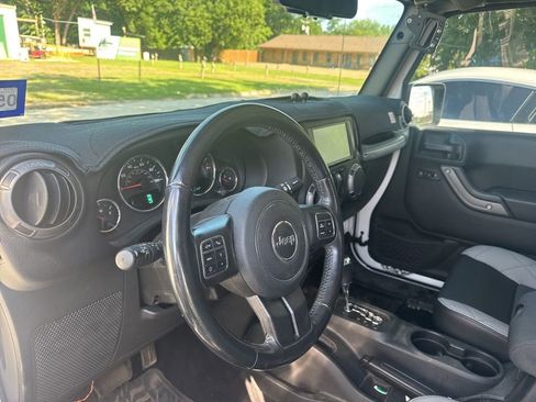 Used 2018 Jeep Wrangler Sport AWD/4WD image 6