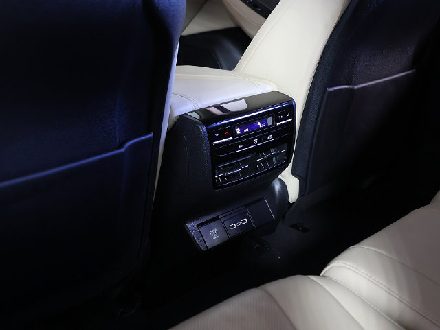 Certified 2024 Acura MDX w/ Technology Package AWD/4WD image 16