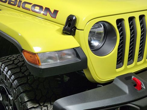 Used 2023 Jeep Gladiator Rubicon w/ Cold Weather Group image 10