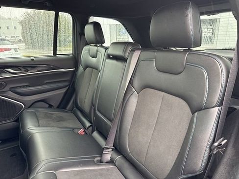 Used 2022 Jeep Grand Cherokee Trailhawk w/ Luxury Tech Group III image 10