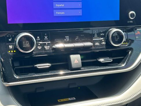 Used 2023 Toyota Highlander Platinum FWD image 38