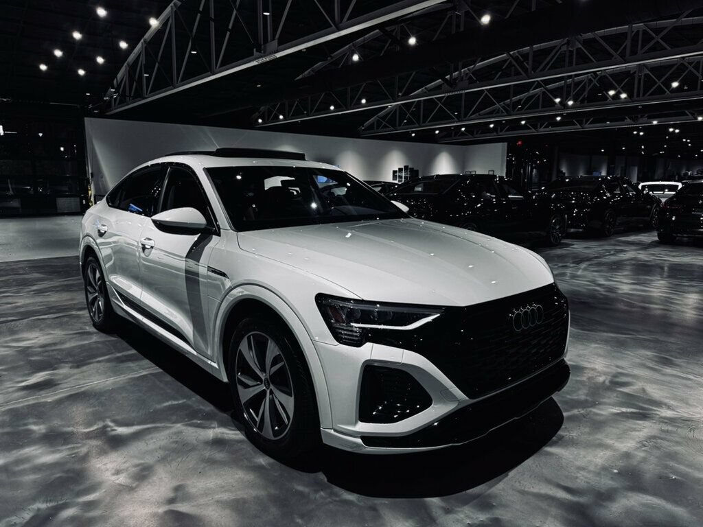 Used 2024 Audi Q8 e-tron Premium AWD/4WD image 7
