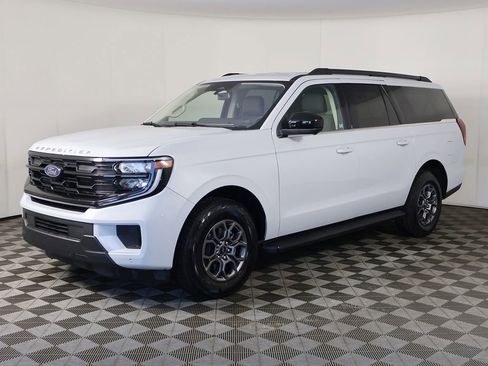 Used 2025 Ford Expedition Max Active AWD/4WD image 9