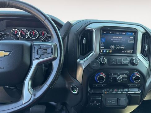 Used 2021 Chevrolet Silverado 1500 LT AWD/4WD image 15