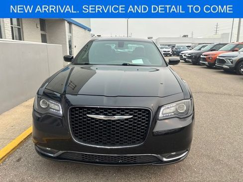 Used 2018 Chrysler 300 S w/ 300S Premium Group AWD/4WD image 4