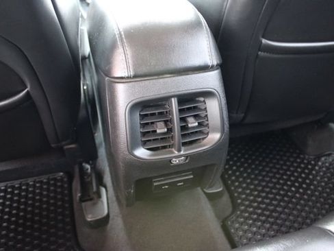 Used 2019 Jeep Cherokee Latitude Plus w/ Cold Weather Group AWD/4WD image 39