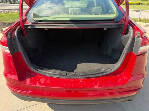 Used 2020 Ford Fusion SE FWD image 34