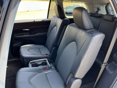 Used 2025 Toyota Grand Highlander XLE image 19