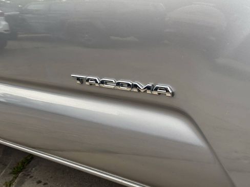 Used 2016 Toyota Tacoma SR5 w/ Towing Package AWD/4WD image 9
