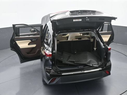 Used 2022 Toyota Highlander XLE FWD image 67