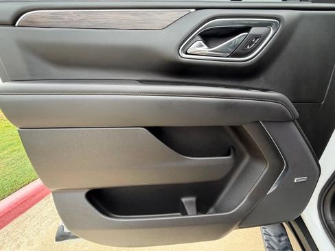 Used 2021 Chevrolet Tahoe Z71 w/ Z71 Signature Package AWD/4WD image 17
