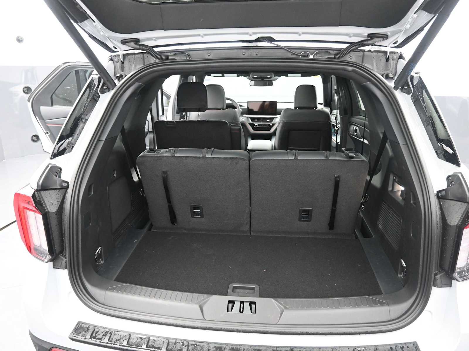 New 2026 Ford Explorer ST-Line w/ ST-Line Street Pack AWD/4WD image 19
