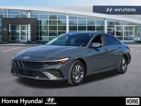 Used 2025 Hyundai Elantra Blue image 1