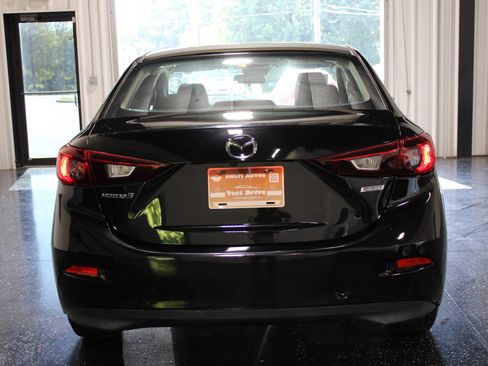 Used 2018 MAZDA MAZDA3 Sport w/ Preferred Equipment Package FWD image 4