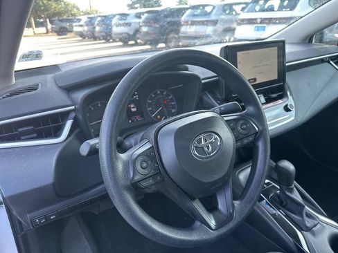 Used 2025 Toyota Corolla LE FWD image 19