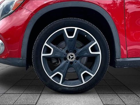 Certified 2019 Mercedes-Benz GLA 250 4MATIC image 37