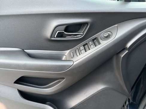 Used 2022 Chevrolet Trax LT w/ Driver Confidence Package AWD/4WD image 15