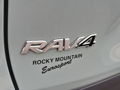Used 2019 Toyota RAV4 XLE AWD/4WD image 18