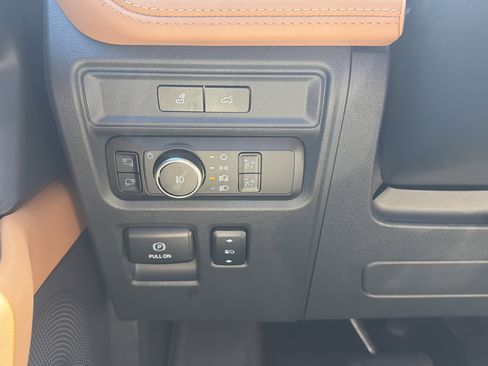 Used 2024 Ford Expedition Max Platinum AWD/4WD image 15