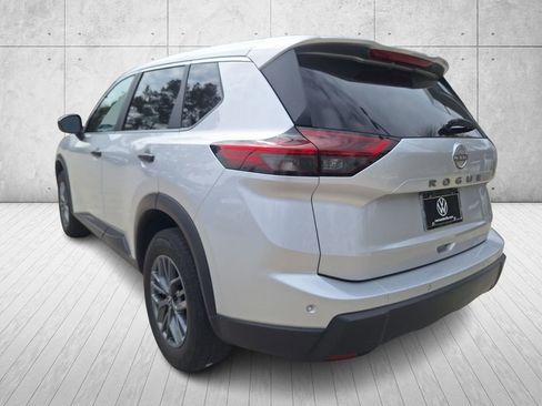 Used 2024 Nissan Rogue S image 3
