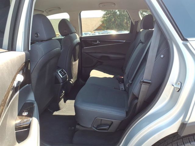 Used 2019 Kia Sorento L FWD image 25