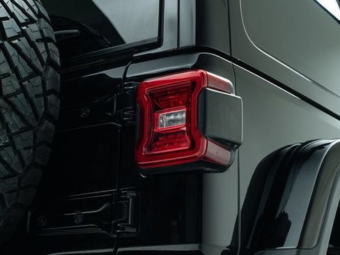 Used 2022 Jeep Wrangler Unlimited Rubicon w/ Trailer Tow Package AWD/4WD image 16