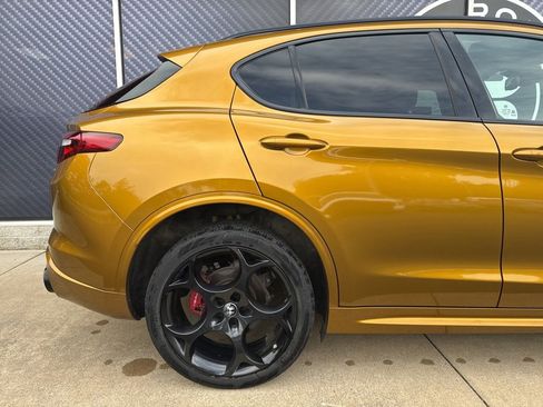 Used 2023 Alfa Romeo Stelvio Veloce AWD/4WD image 5