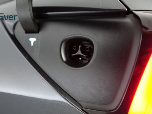 Used 2025 Tesla Model Y Performance AWD/4WD image 10