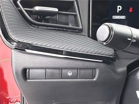 Used 2025 Nissan Kicks SR w/ Illumination Package image 32