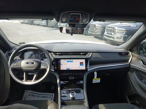 New 2026 Jeep Grand Cherokee Altitude image 14