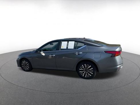 Used 2025 Nissan Altima 2.5 SV FWD image 10