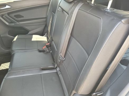 Used 2018 Volkswagen Tiguan SE FWD image 13