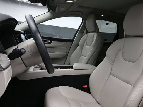 Used 2023 Volvo XC60 B5 Plus w/ Climate Package AWD/4WD image 10