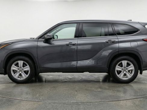 Used 2025 Toyota Highlander LE image 5