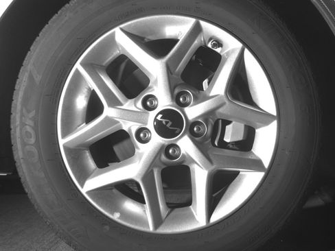 Used 2025 Kia Soul LX w/ LX Technology Package FWD image 13