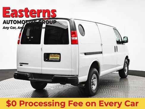Used 2021 Chevrolet Express 3500 w/ Driver Convenience Package RWD image 5
